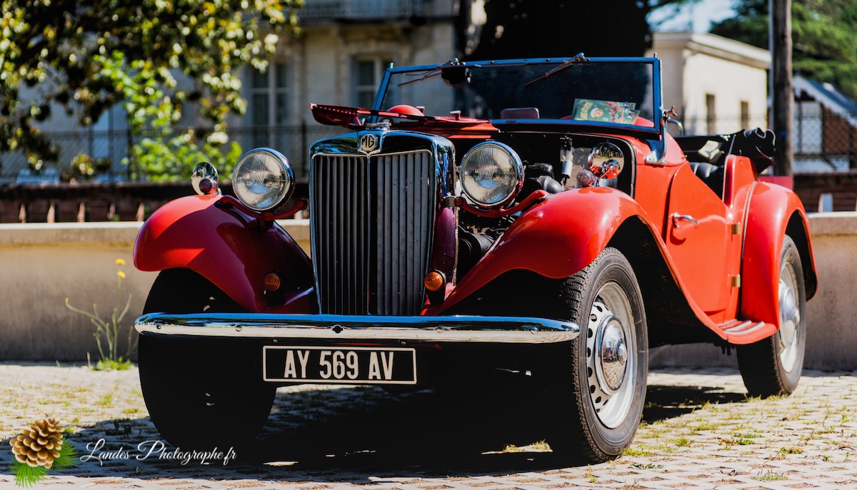 🚗 Car & Moto Addiction à Soustons : Le Charme Intemporel des Belles Anciennes